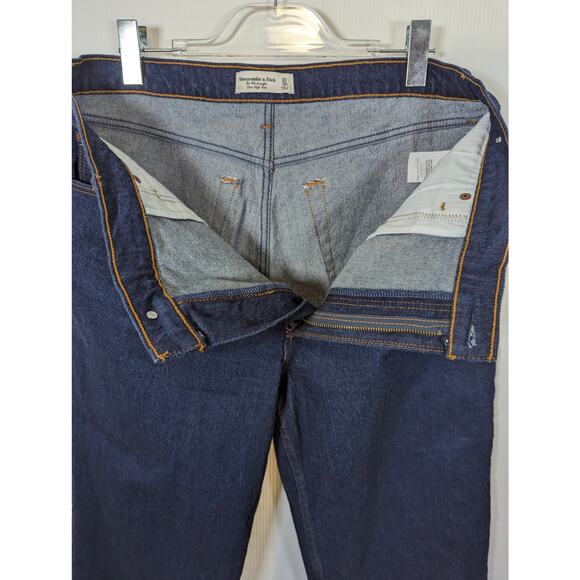 Abercrombie & Fitch 90's Straight Ultra High Rise Ultra Super Dark 33 / 16 Short - Picture 5 of 7